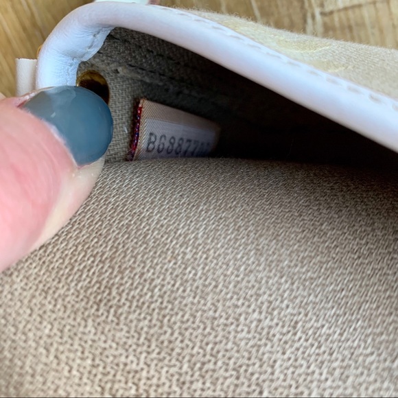 Dooney & Bourke Cream Wristlet A8 - Picture 6 of 8